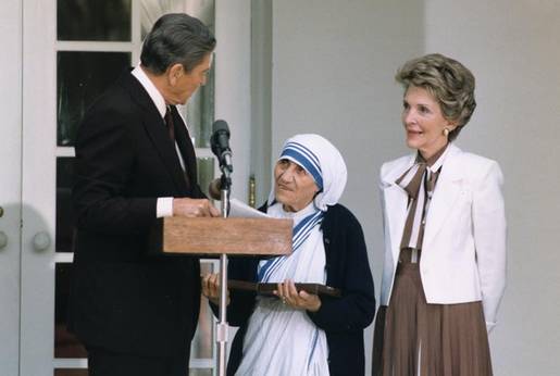 Mère Teresa avec le Président Reagan