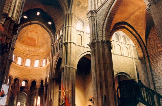 Intérieur de la basilique de Paray-le-Monial