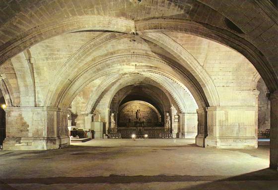 Crypte de l'abbatiale abritant le tombeau de Saint Gilles