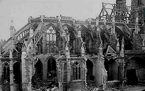 La Cathédrale Saint-Cyr-et-Sainte-Julitte de Nevers détruite après les bombardements