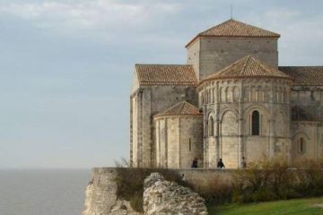 Les églises romanes de Saintonge